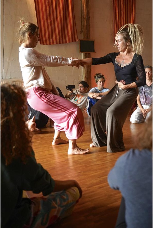 Duet dance, red room