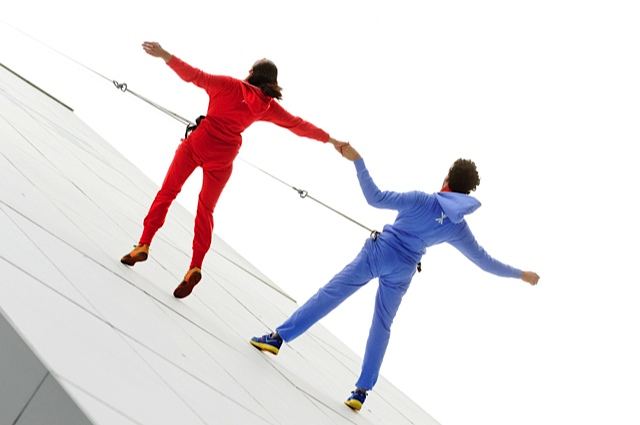 UNITE! live show, aerial duet performance