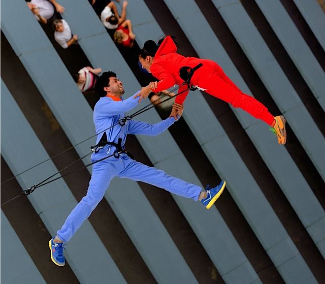 UNITE! live show, aerial duet performance