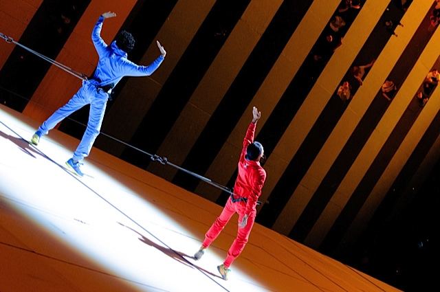 UNITE! live show, aerial duet performance
